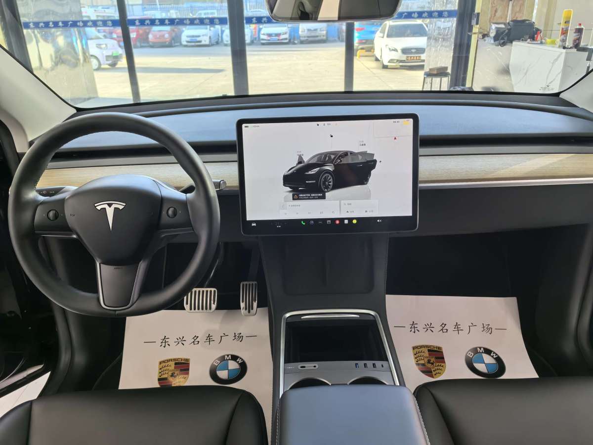 特斯拉 Model 3  2021款 改款 標(biāo)準(zhǔn)續(xù)航后驅(qū)升級版圖片