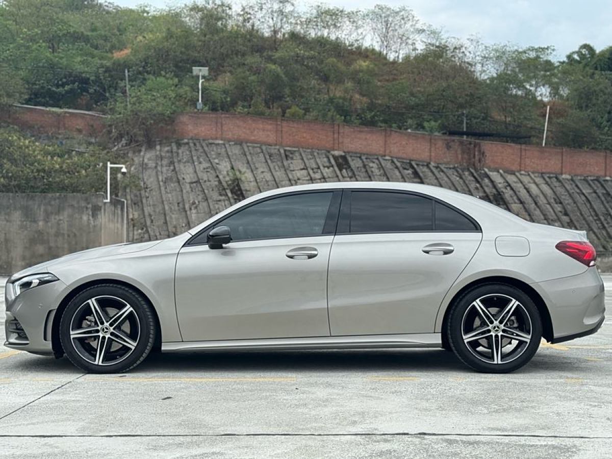 奔馳 奔馳A級  2020款 A 220 L 4MATIC 運動轎車圖片