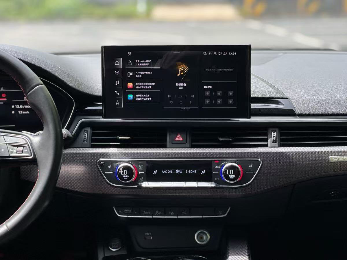 奧迪 奧迪A4L  2022款 40 TFSI quattro RS套件燃速型圖片