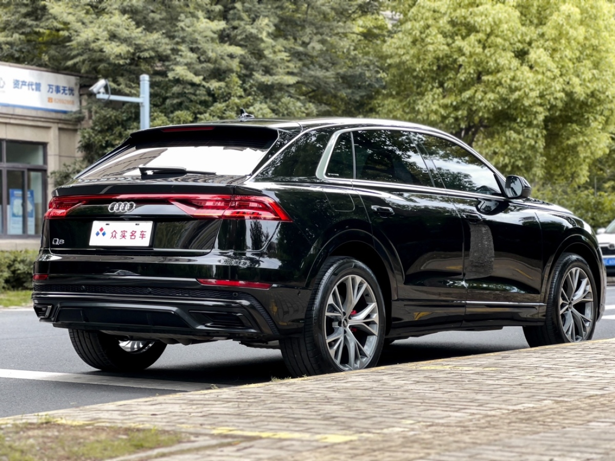 奥迪 奥迪Q8  2022款 55 TFSI 豪华动感型图片