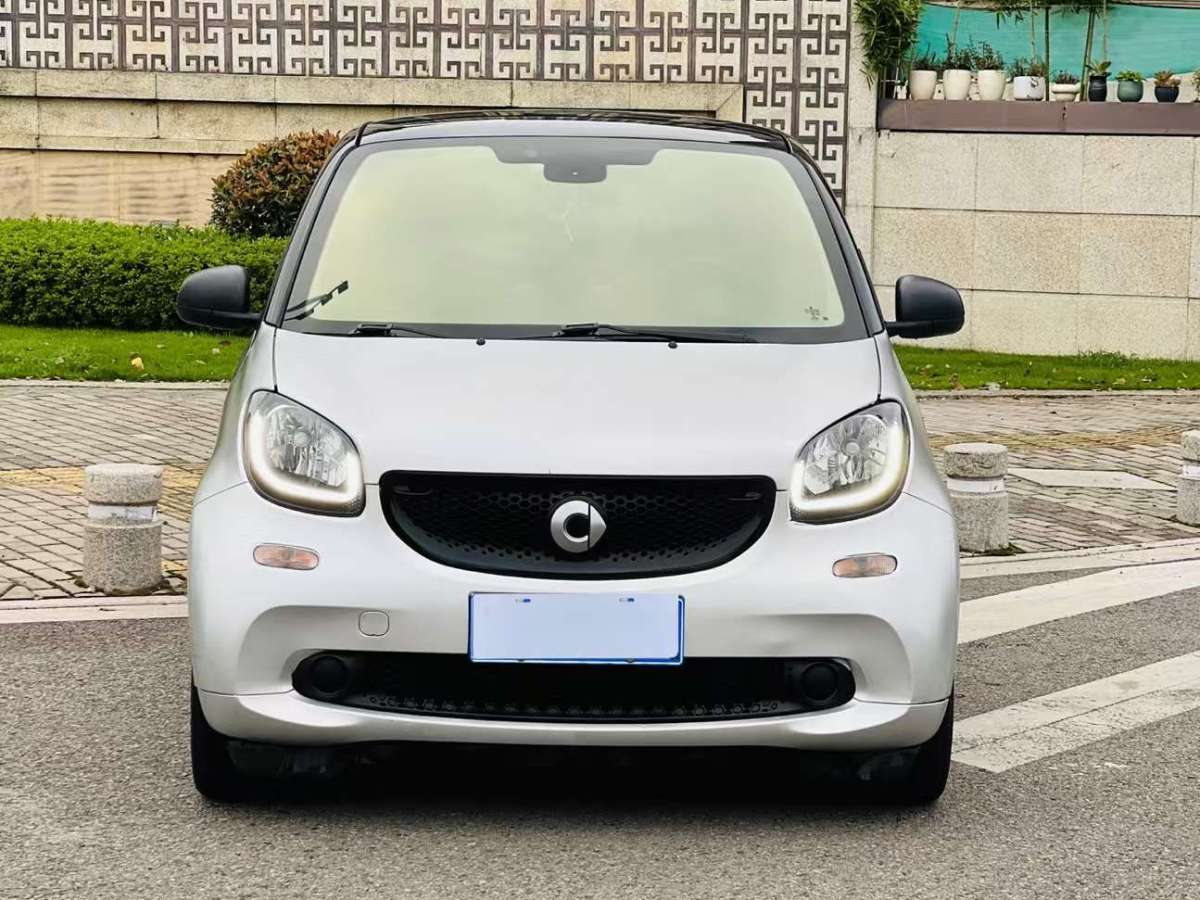 2019年7月smart fortwo  2019款 0.9T 66千瓦硬頂先鋒版 國VI