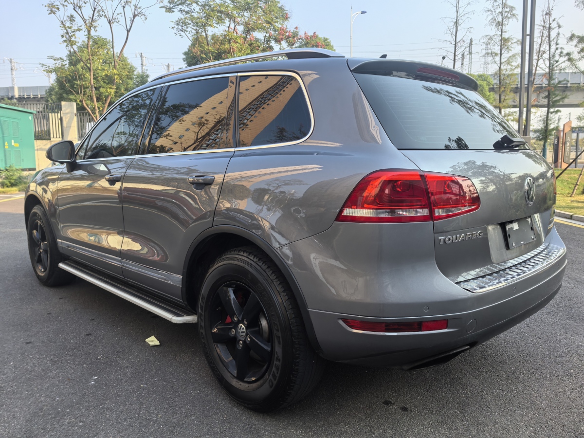 大眾 途銳  2011款 3.0TDI 柴油標(biāo)配型圖片