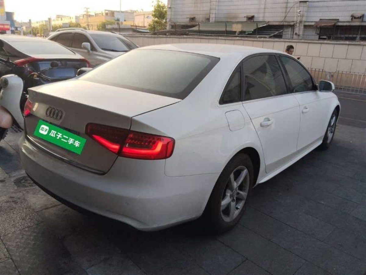 奧迪 奧迪A4L  2015款 35 TFSI 自動(dòng)標(biāo)準(zhǔn)型圖片