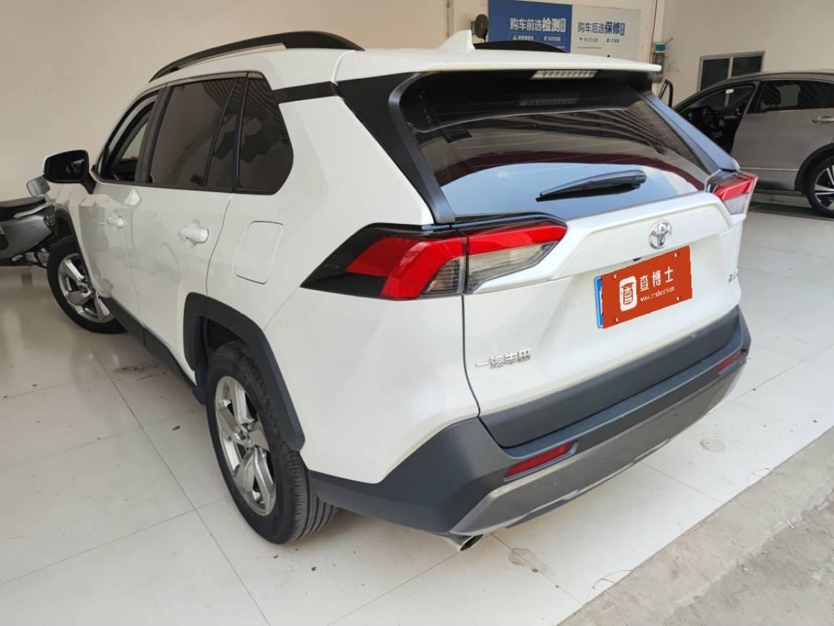 豐田 RAV4  2018款 榮放 2.0L CVT兩驅(qū)風(fēng)尚版圖片