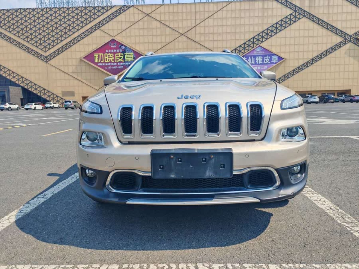Jeep 自由光  2016款 2.4L 專業(yè)版圖片
