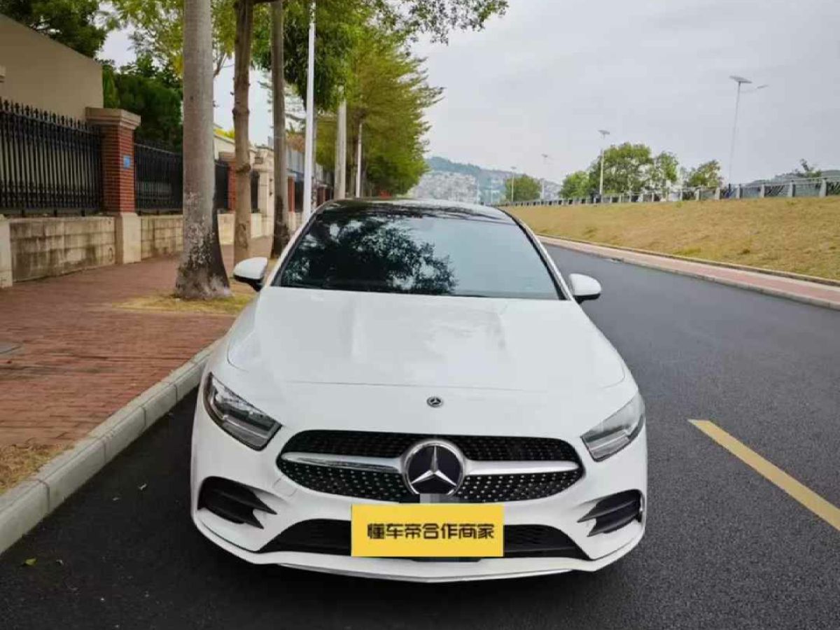 奔馳 奔馳GLE  2020款  GLE 350 4MATIC 時(shí)尚型圖片