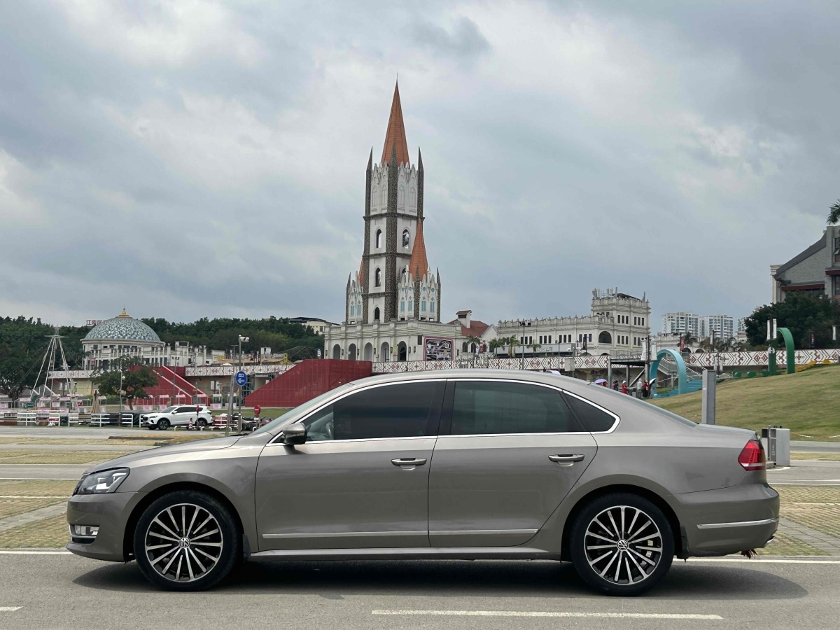 大眾 帕薩特  2014款 1.8TSI DSG御尊導(dǎo)航版圖片