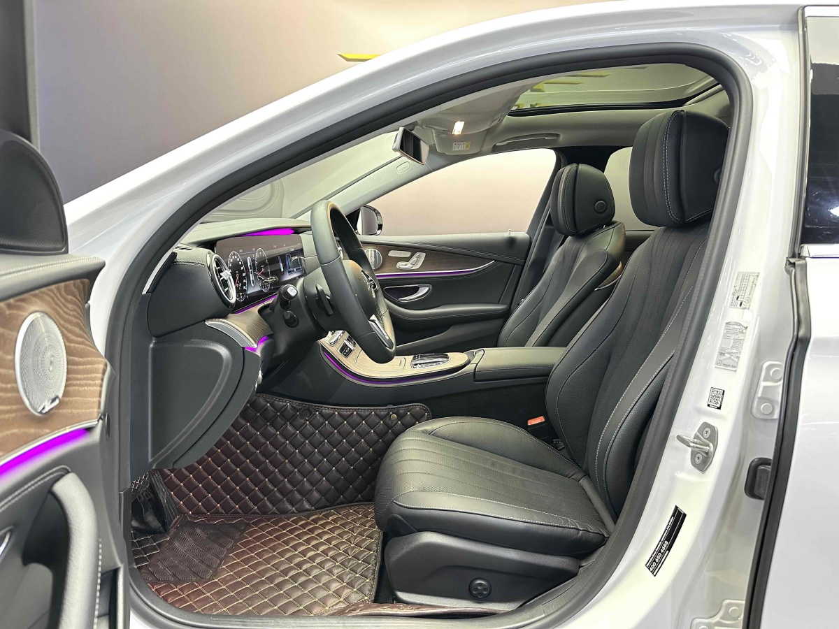 奔驰 奔驰E级  2020款 改款 E 300 L 殊享版图片
