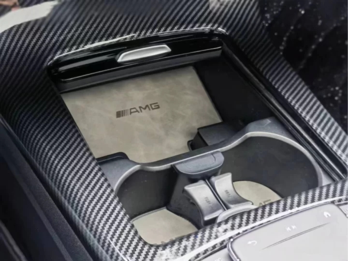 2019年12月奔驰 奔驰A级  2019款 A 200 L 运动轿车先行特别版