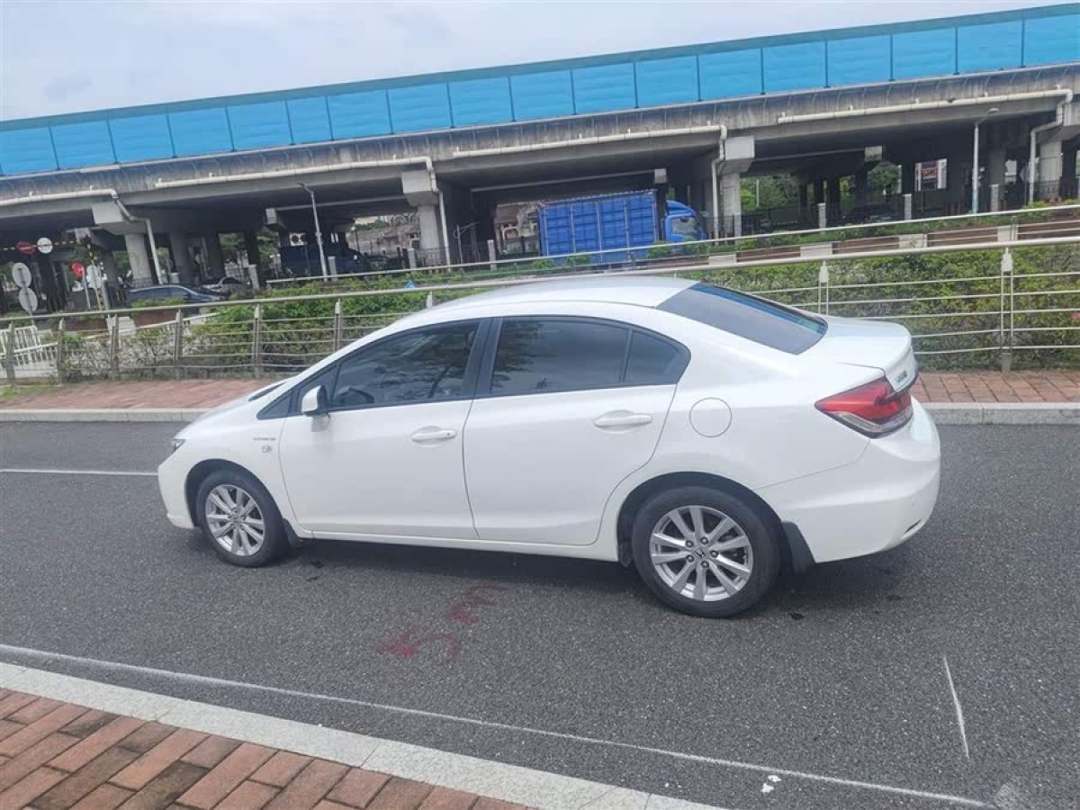 本田 思域  2014款 1.8L 自動經(jīng)典版圖片