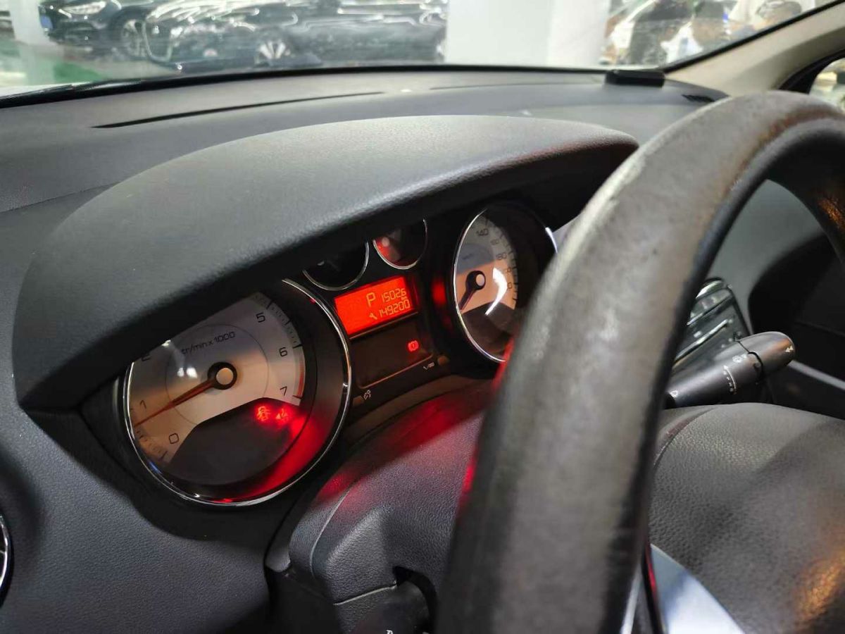 啟辰 R50  2013款 1.6L 北斗導(dǎo)航版圖片