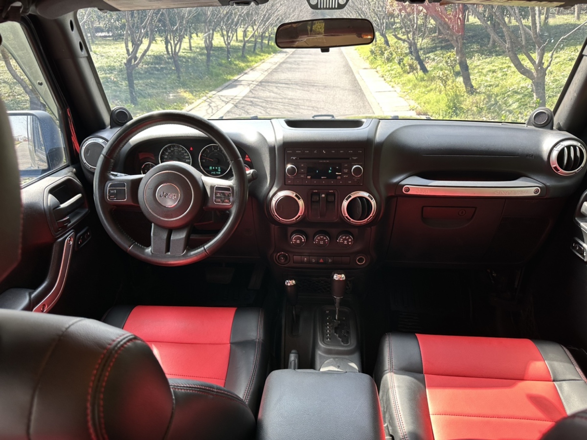 Jeep 牧马人  2011款 3.8L Rubicon 四门版图片
