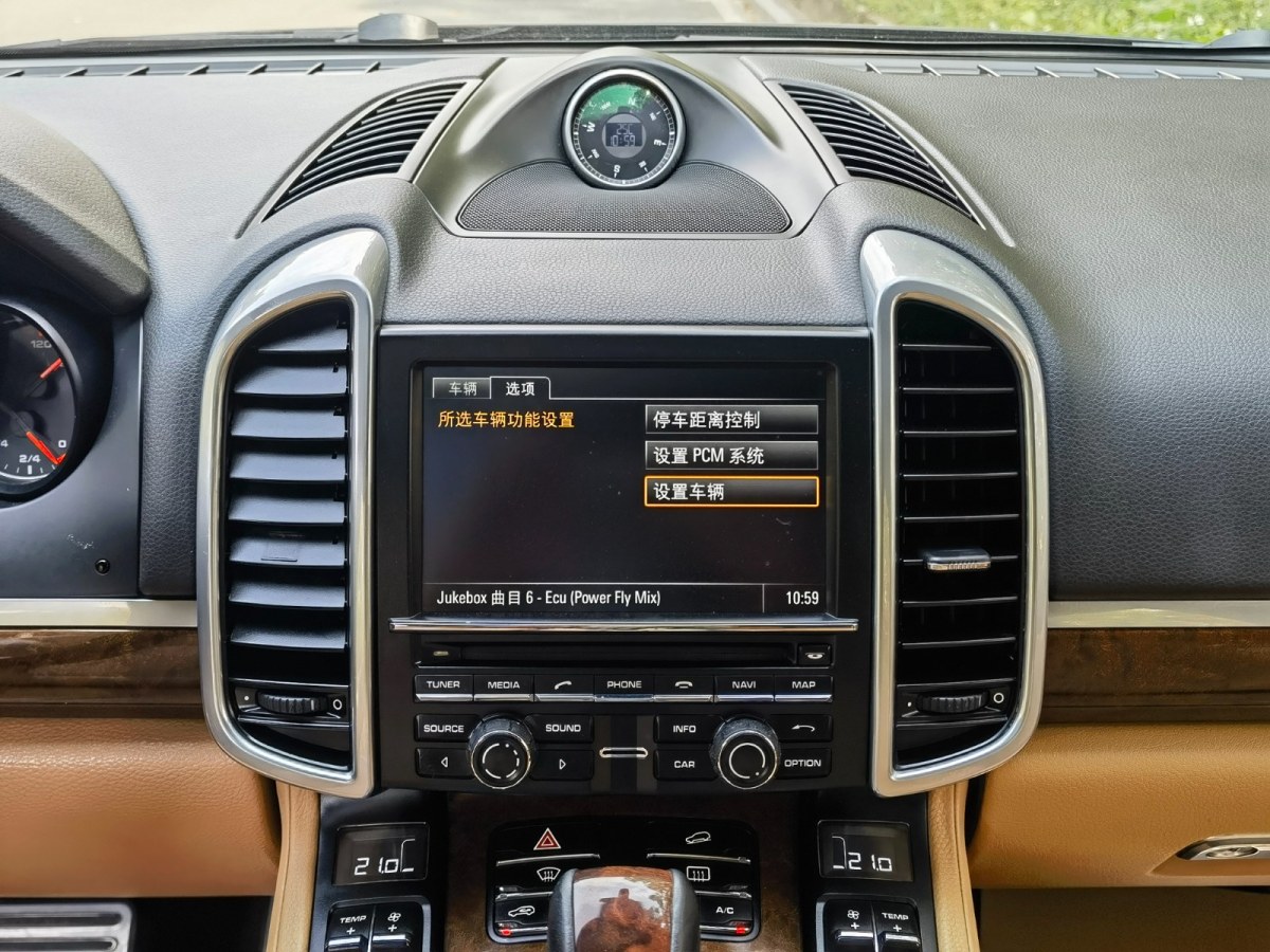 2014年12月保时捷 Cayenne  2014款 Cayenne Platinum Edition 3.0T