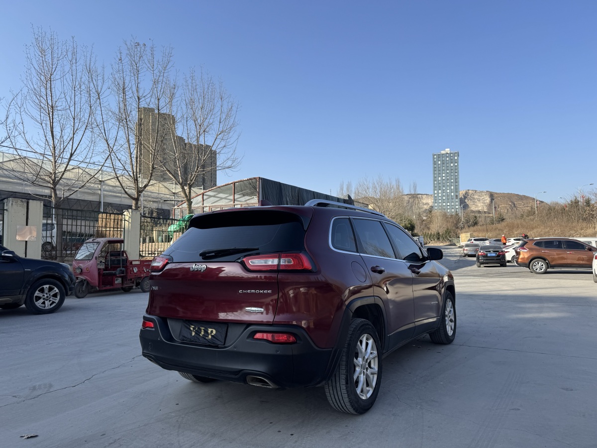 Jeep 自由光  2016款 2.4L 領(lǐng)先版圖片