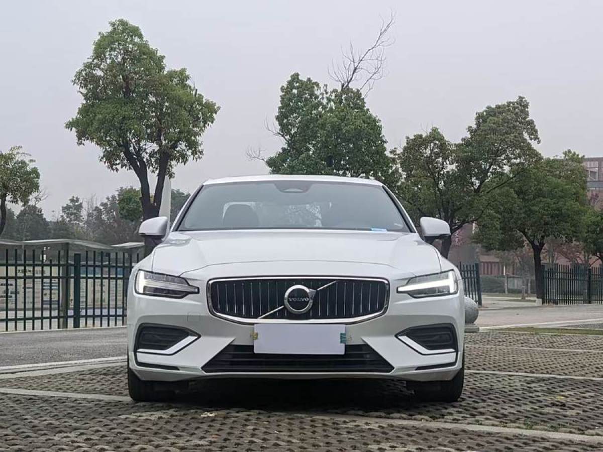 沃爾沃 S60L  2023款 B4 智逸豪華版圖片