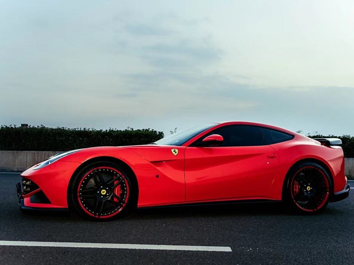 法拉利 F12berlinetta  2013款 6.3L 標(biāo)準(zhǔn)型圖片