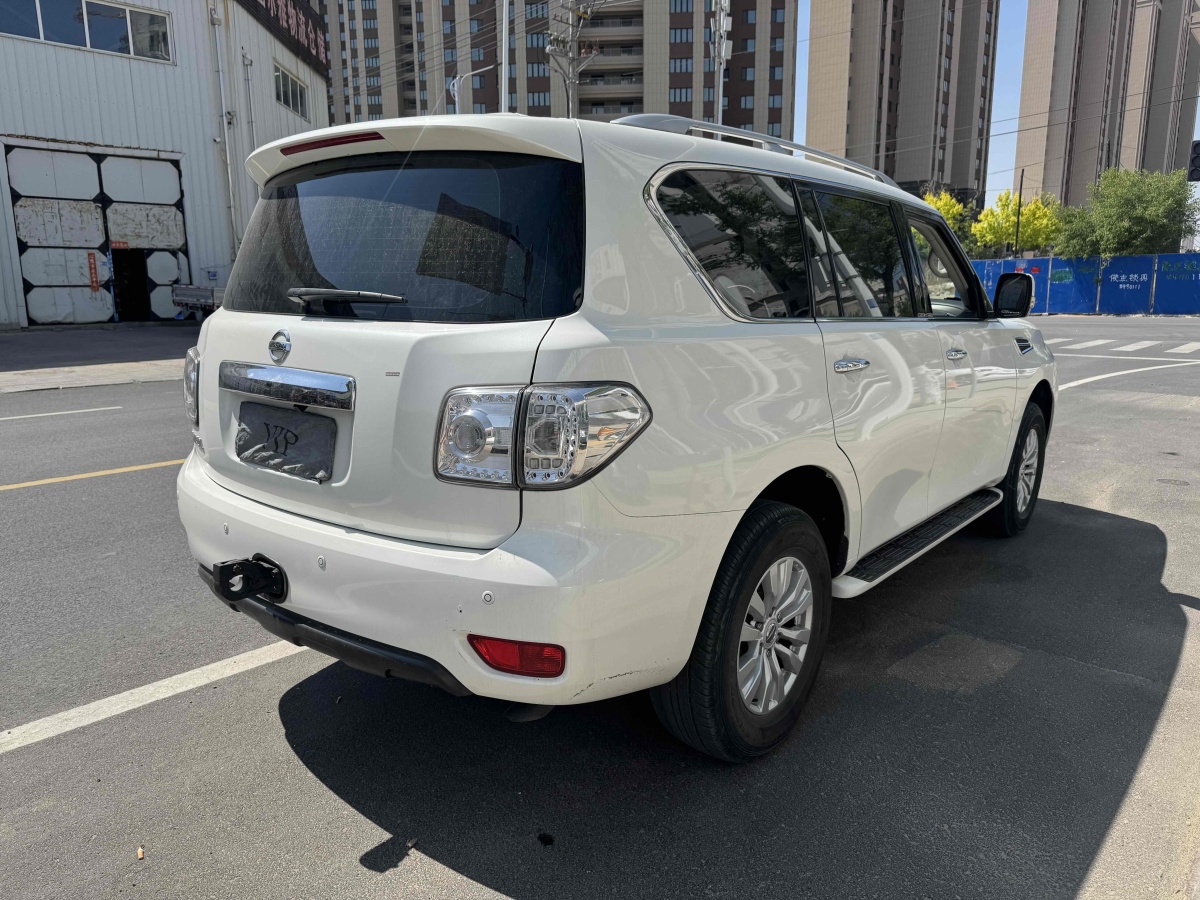 日產(chǎn) 途樂  2018款 4.0L 鉑金型圖片