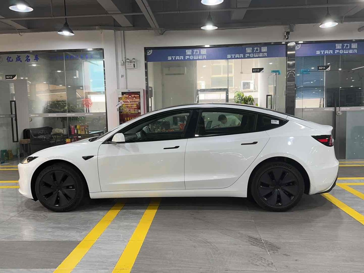 特斯拉 Model Y  2023款 煥新版 后輪驅(qū)動(dòng)圖片