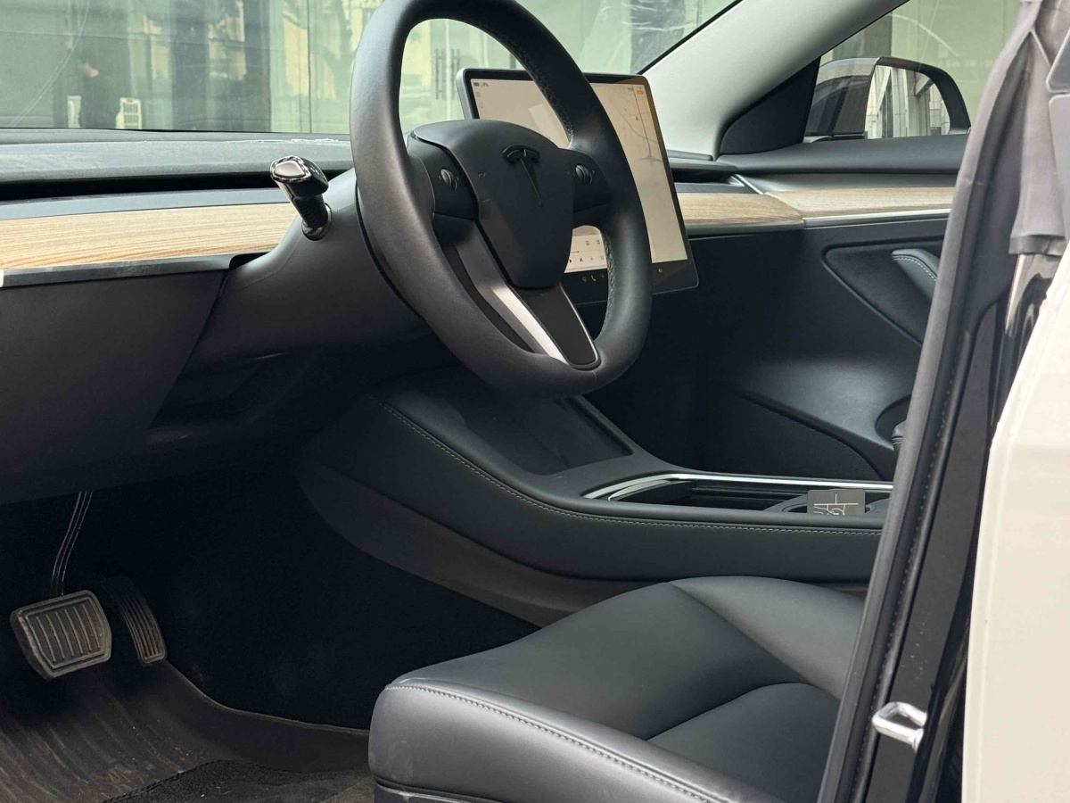 特斯拉 Model Y  2022款 改款 后輪驅(qū)動(dòng)版圖片