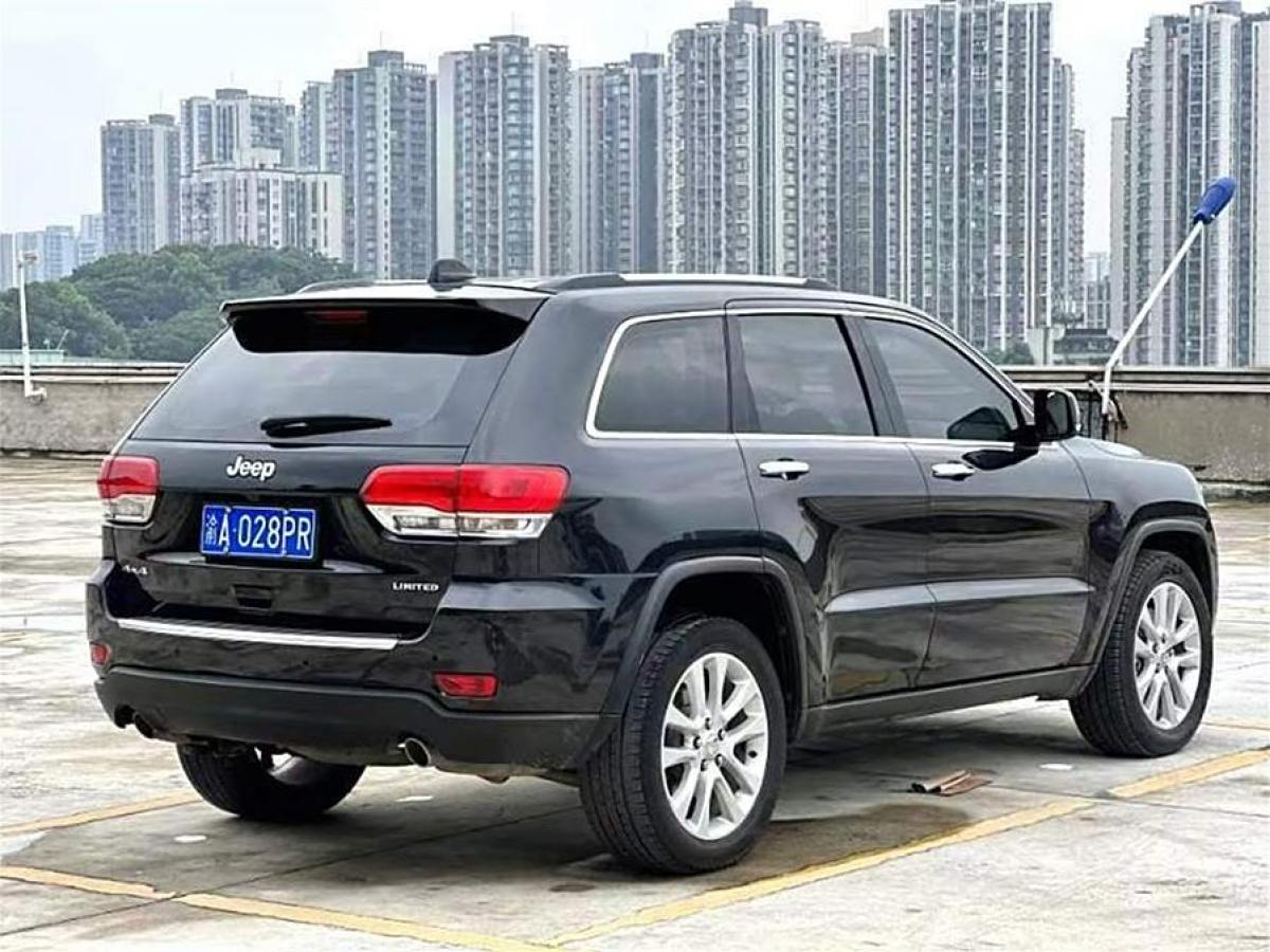 Jeep 大切諾基  2017款 3.0L 舒享導(dǎo)航版圖片