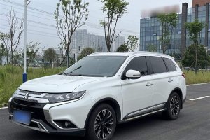 歐藍(lán)德 三菱 2.4L 兩驅(qū)致行版 5座
