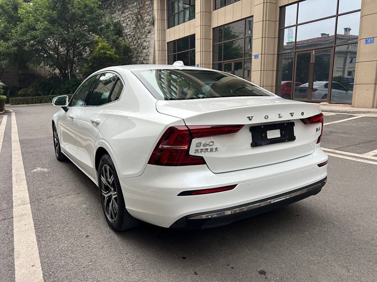 沃爾沃 S60L  2023款 B4 智逸豪華版圖片