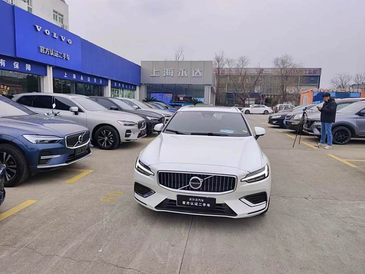 沃爾沃 V60  2024款 B5 智遠(yuǎn)豪華版圖片