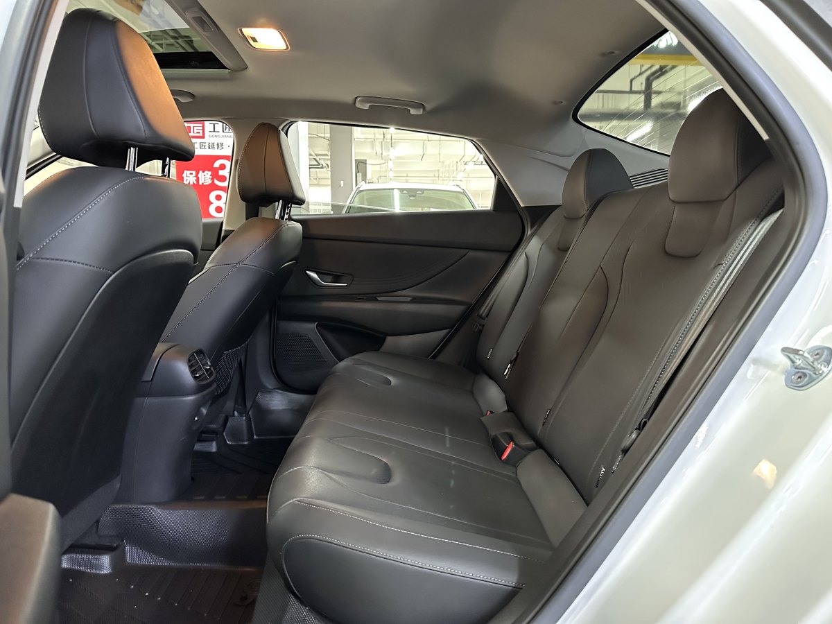 現(xiàn)代 伊蘭特  2022款 1.5L CVT LUX尊貴版圖片