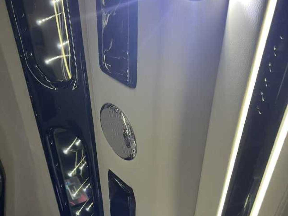 GMC SAVANA  2012款 6.0L 領袖級經(jīng)典版圖片