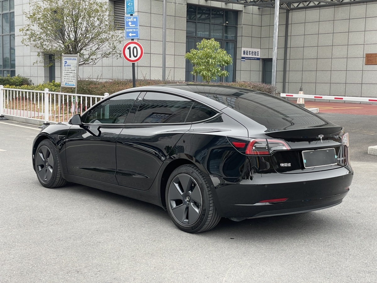 特斯拉 Model 3  2021款 標(biāo)準(zhǔn)續(xù)航后驅(qū)升級版圖片