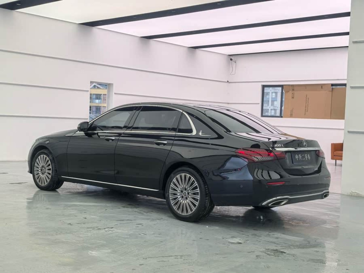 奔馳 奔馳E級(jí)  2023款 改款 E 300 L 豪華型圖片