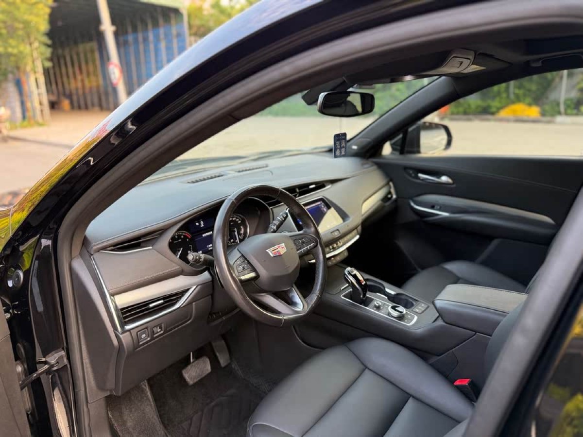 凱迪拉克 XT4  2021款 28T 四驅(qū)領(lǐng)先型圖片
