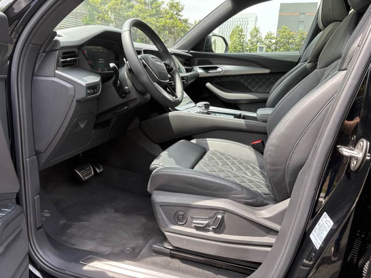奧迪 奧迪Q6  2022款 50 TFSI quattro 行云型 飛騎套裝圖片