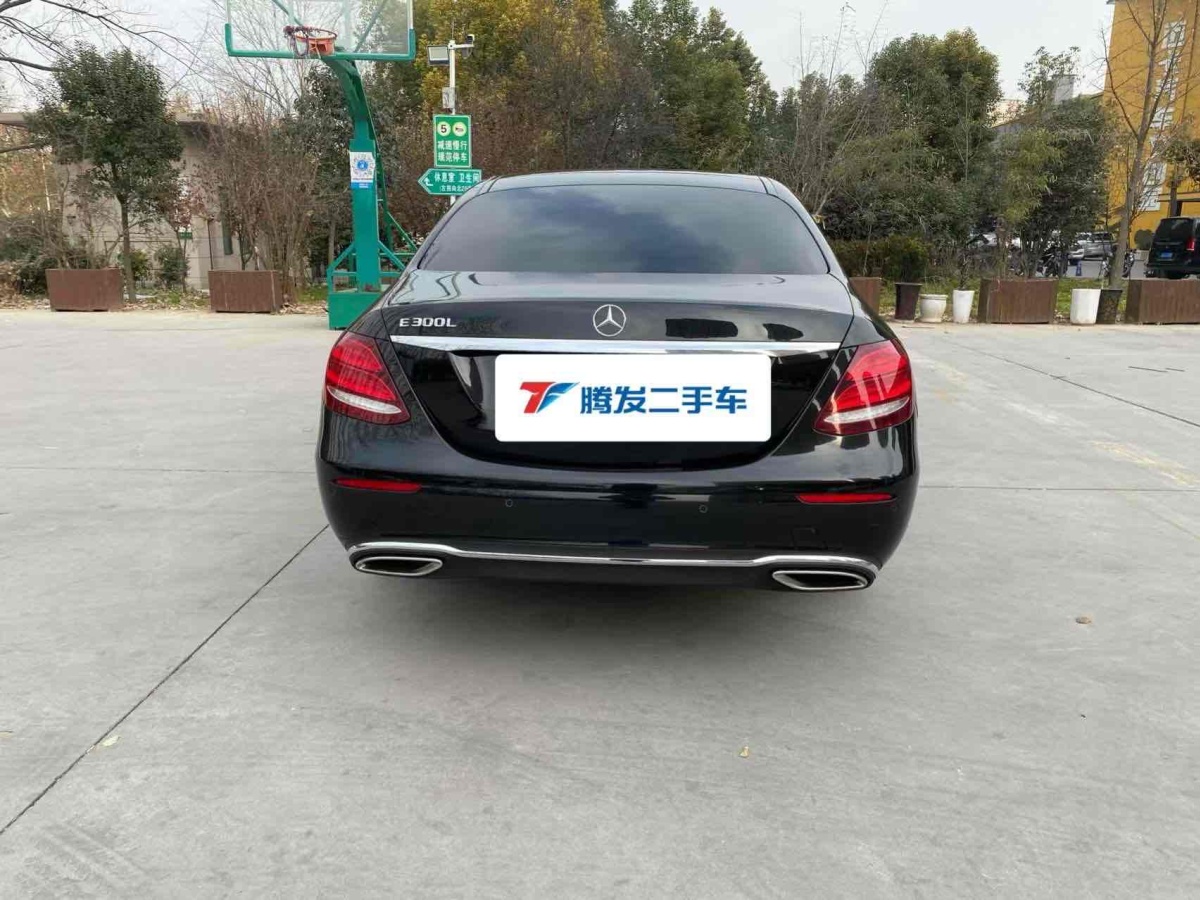 奔馳 奔馳E級(jí)  2019款 改款 E 300 L 豪華型圖片