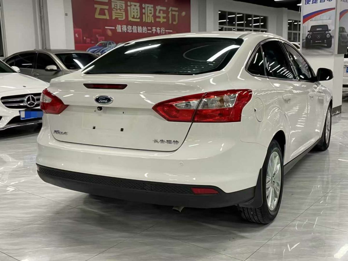 福特 福克斯  2013款 三廂經(jīng)典 1.8L 自動(dòng)基本型圖片