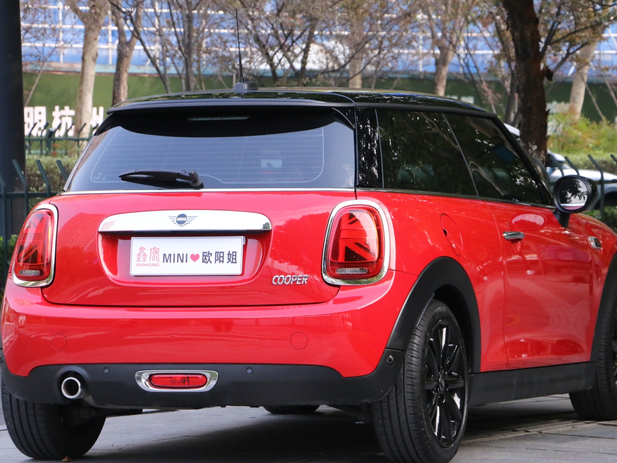 MINI COUNTRYMAN  2018款 1.5T COOPER 藝術(shù)家圖片