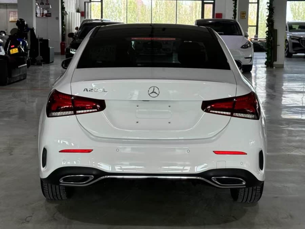 奔馳 奔馳A級  2023款 A 200 L 動感型圖片