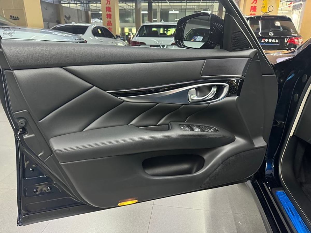 2019年11月英菲尼迪 Q70  2019款 Q70L 2.0T 精英版