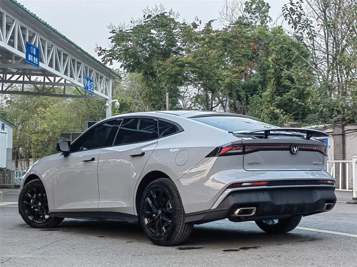 長(zhǎng)安 長(zhǎng)安UNI-V  2024款 1.5T 尊享型圖片