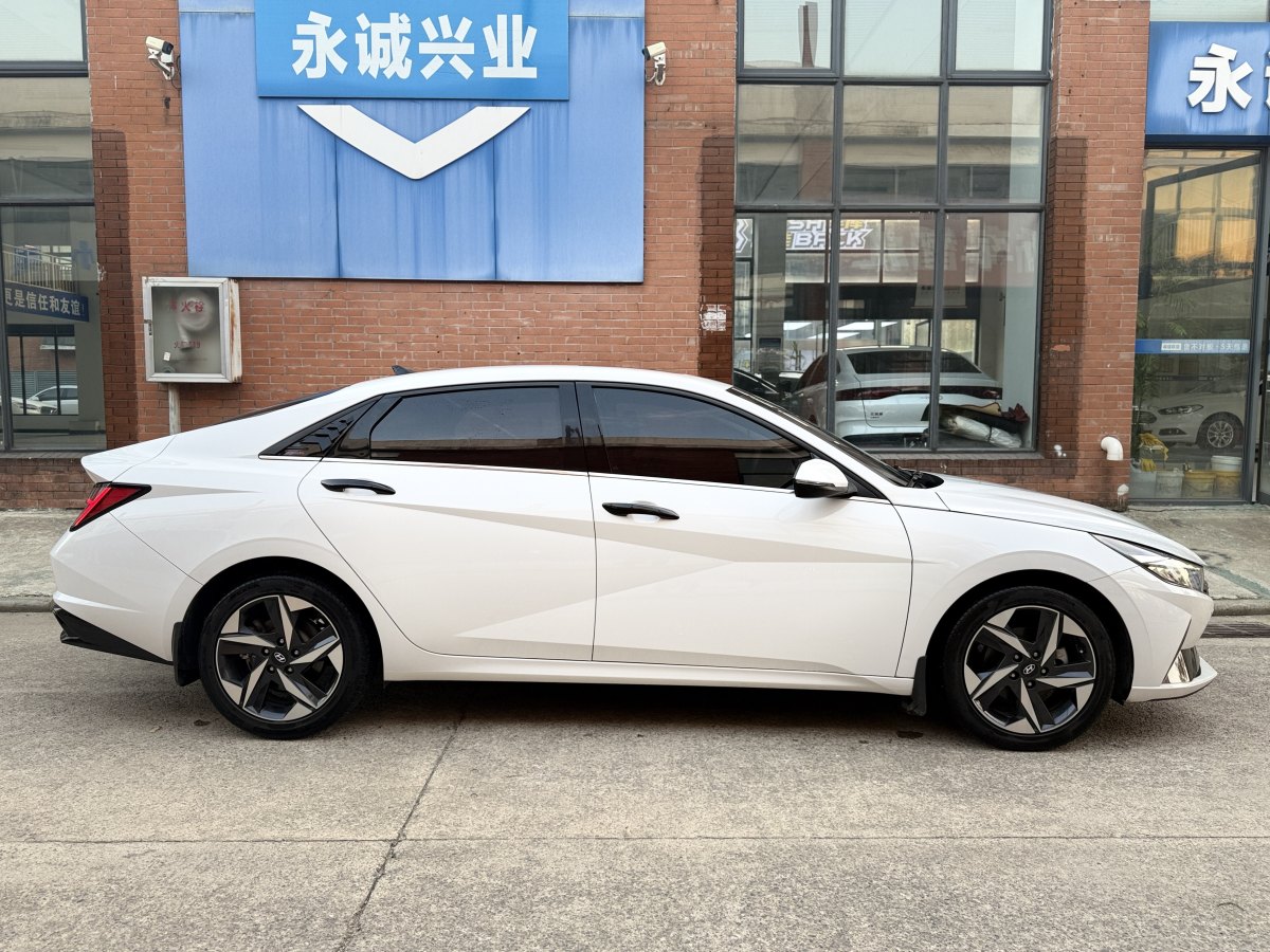 現(xiàn)代 伊蘭特  2022款 1.5L CVT LUX尊貴版圖片