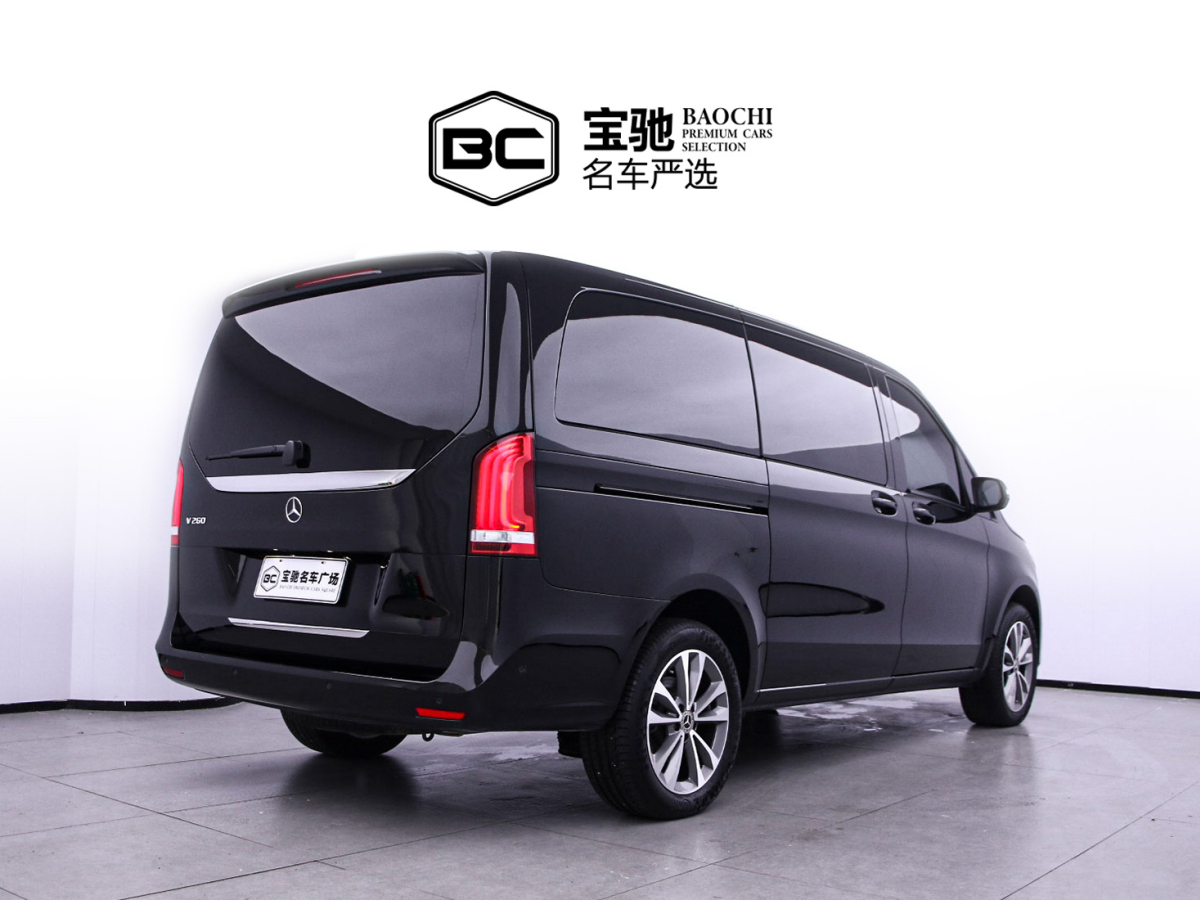 奔馳 V級(jí) 2022款 V 260 領(lǐng)航天窗腳踏版圖片