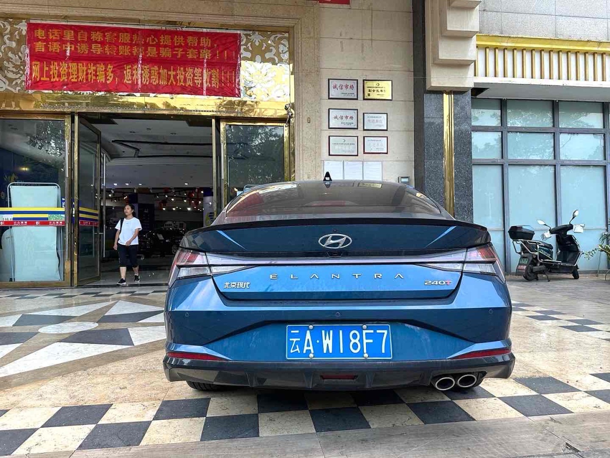 2022年9月現(xiàn)代 伊蘭特  2022款 240TGDi DCT LUX尊貴版