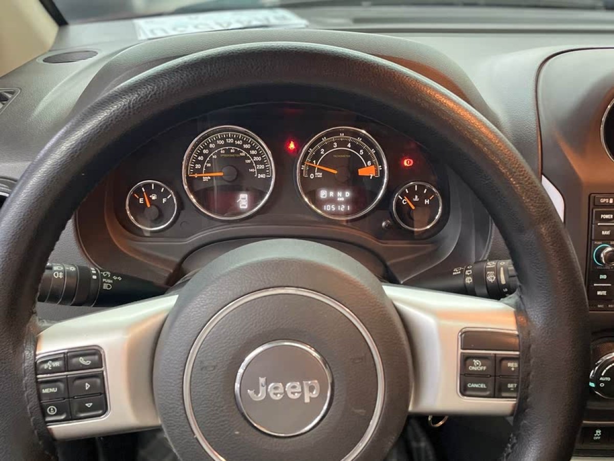 Jeep 指南者  2014款 改款 2.4L 四驅(qū)舒適版圖片