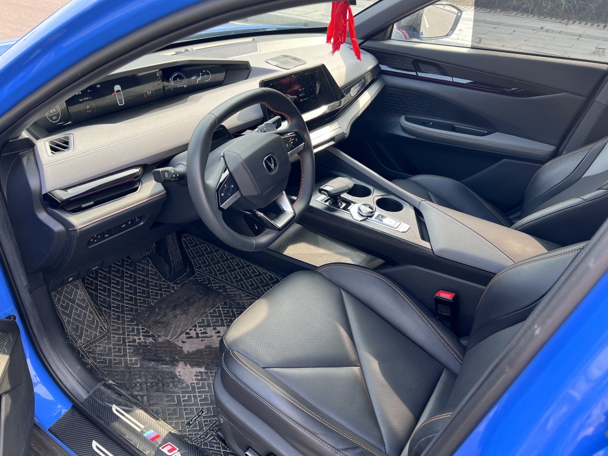 長安 長安UNI-V  2022款 1.5T 尊貴型圖片