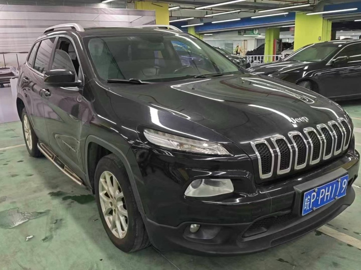 Jeep 自由光  2016款 2.0L 優(yōu)越版圖片