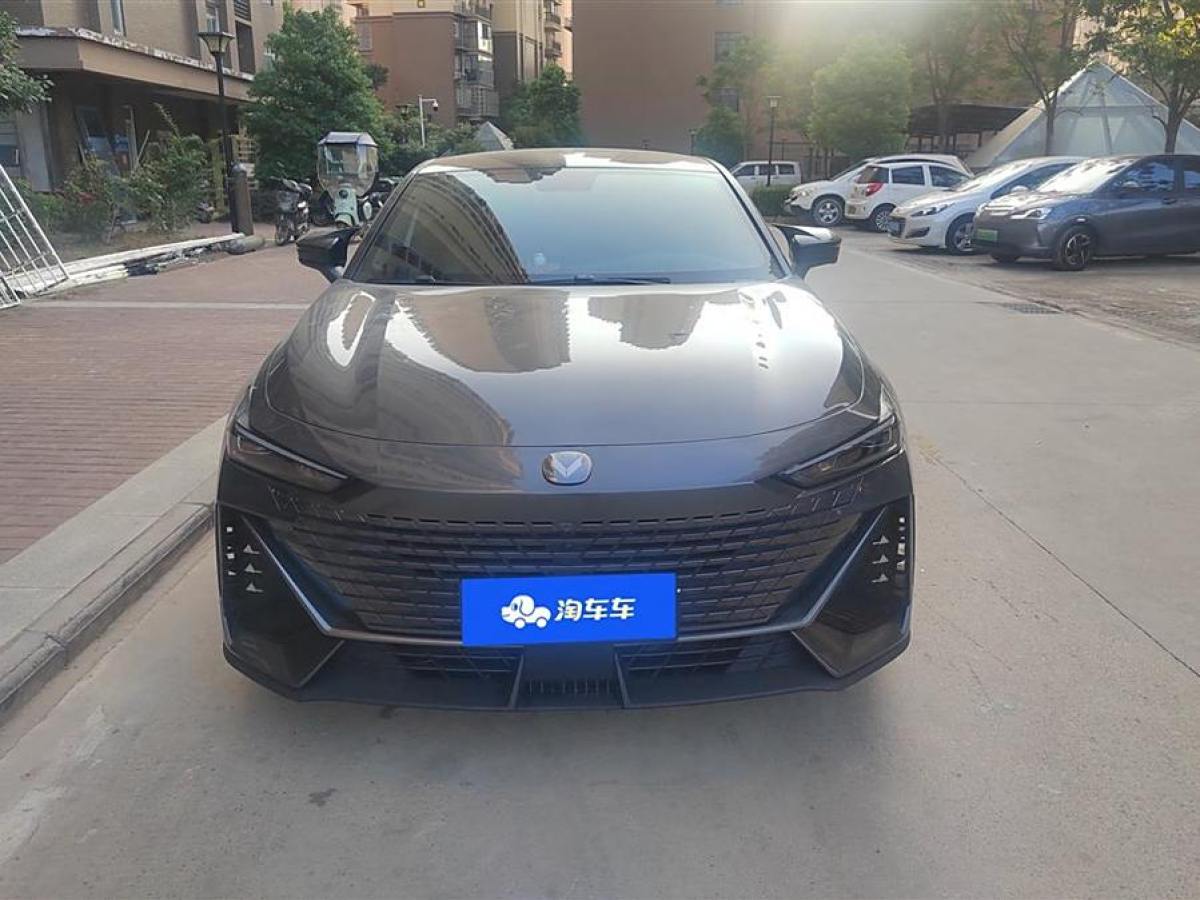 长安 长安UNI-V  2022款 1.5T 尊贵型图片