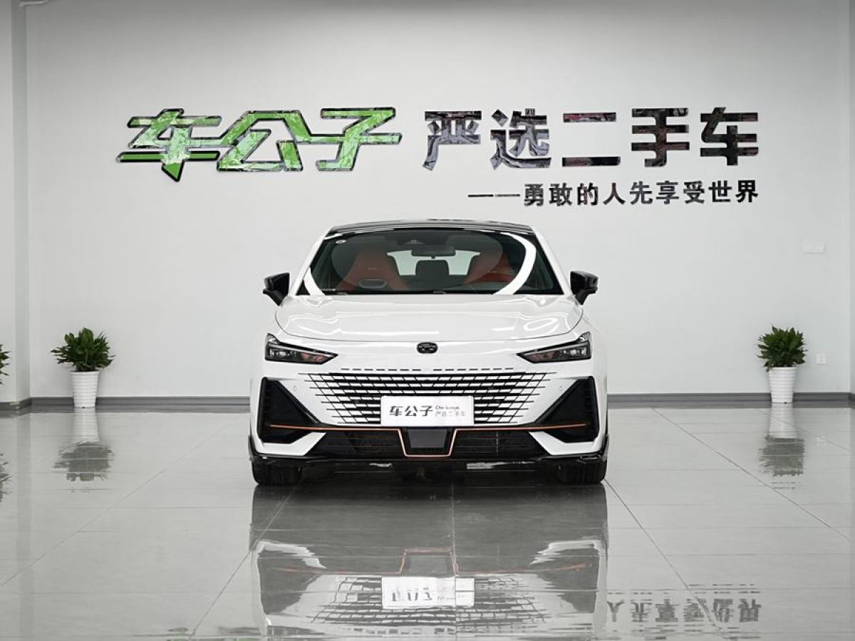 長(zhǎng)安 長(zhǎng)安UNI-V  2023款 1.5T 運(yùn)動(dòng)版圖片