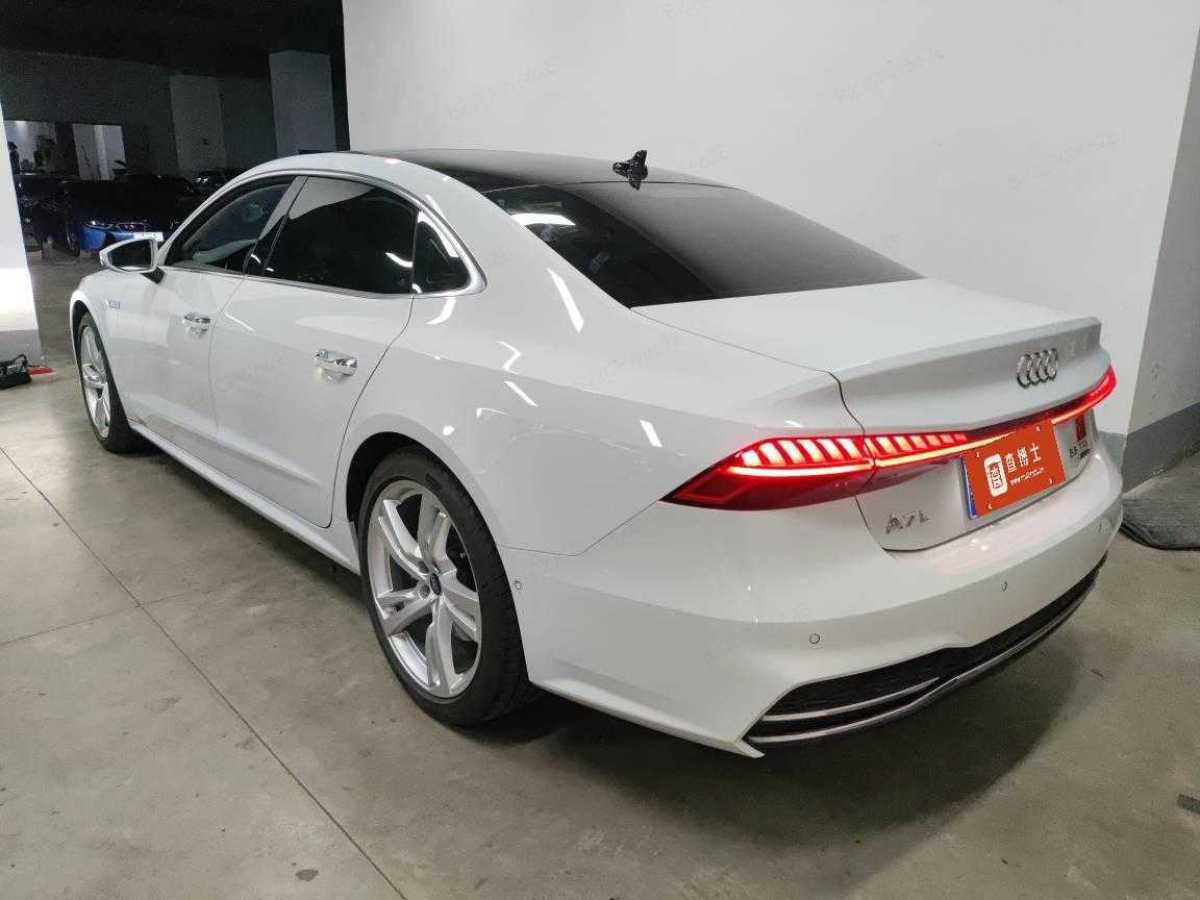 奧迪 奧迪A7L  2024款 45TFSI quattro S-line 見遠(yuǎn)型 流晶套裝圖片