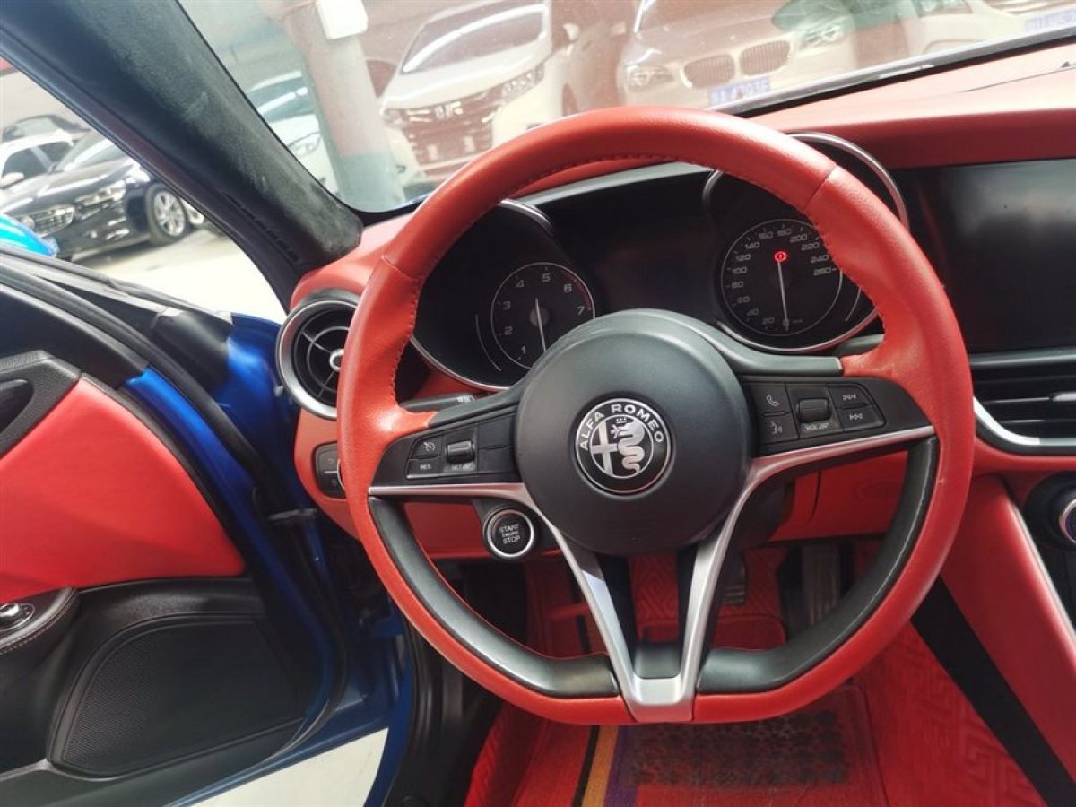 阿尔法·罗密欧 Giulia  2017款 2.0T 200HP 精英版图片