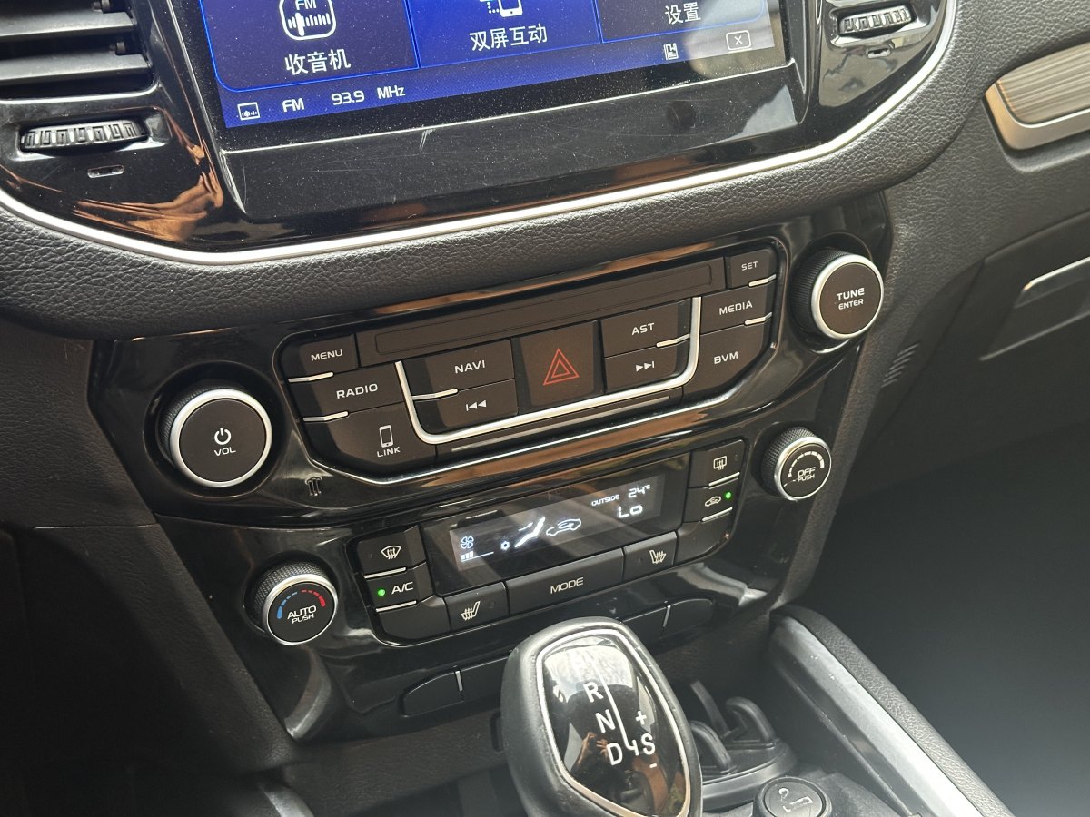 吉利 遠(yuǎn)景X6  2016款 1.3T CVT豪華型圖片